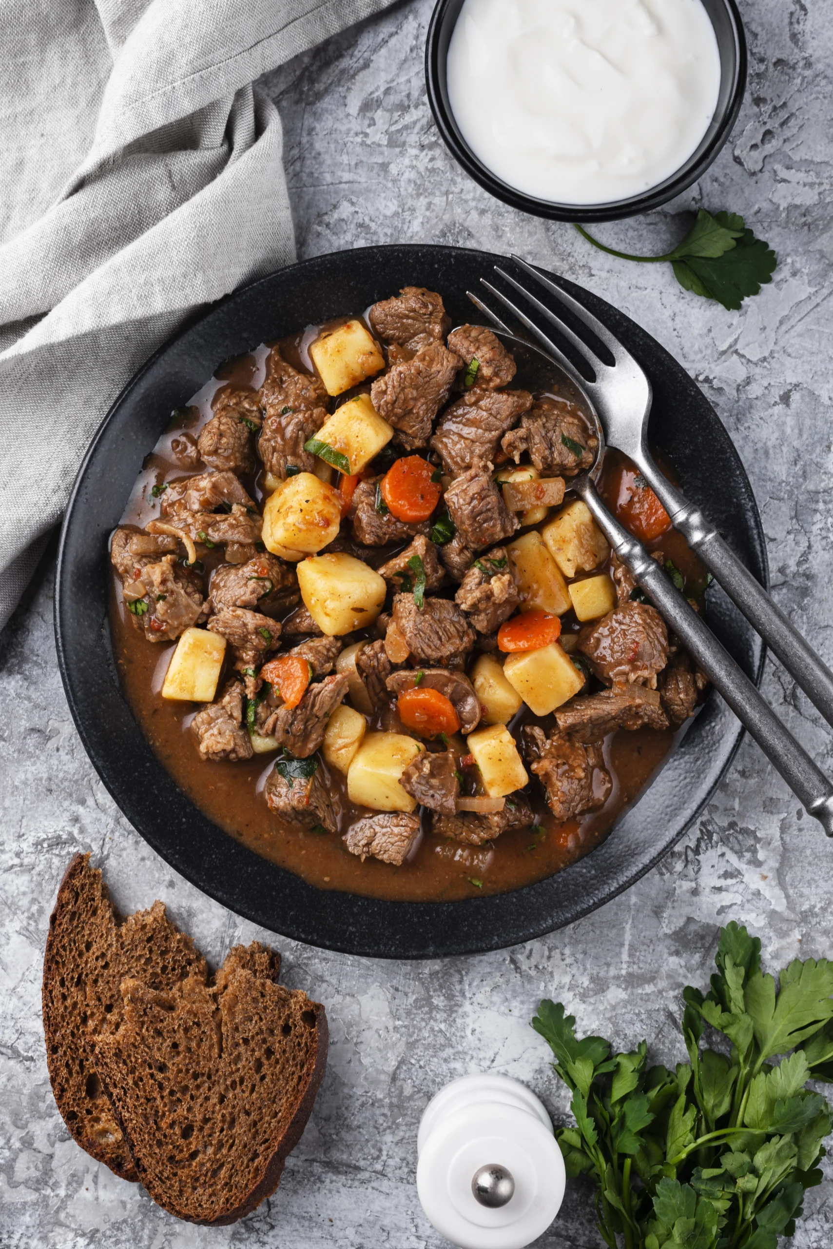 Food y Drinks: delicious-goulash-ready-dinner